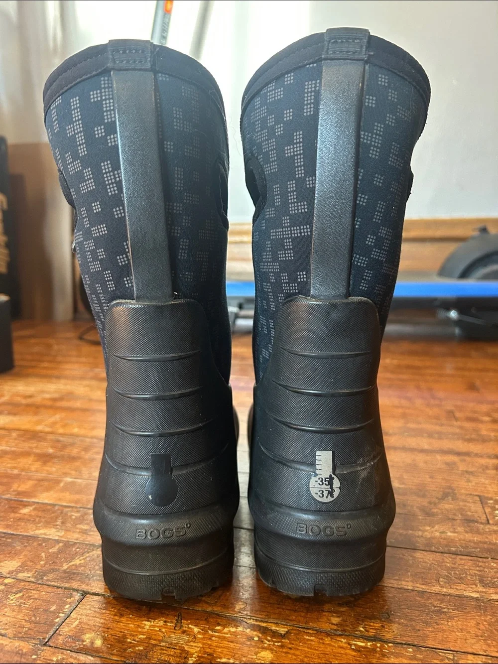 Neoclassic Bogs snow boots sz 2